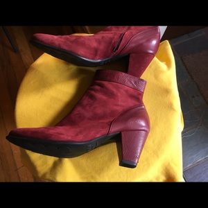 Burgandy ankle boots.